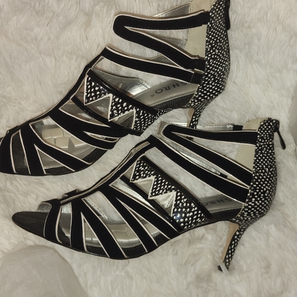 **Woman's Black and White Heels** - Picture 7 of 8